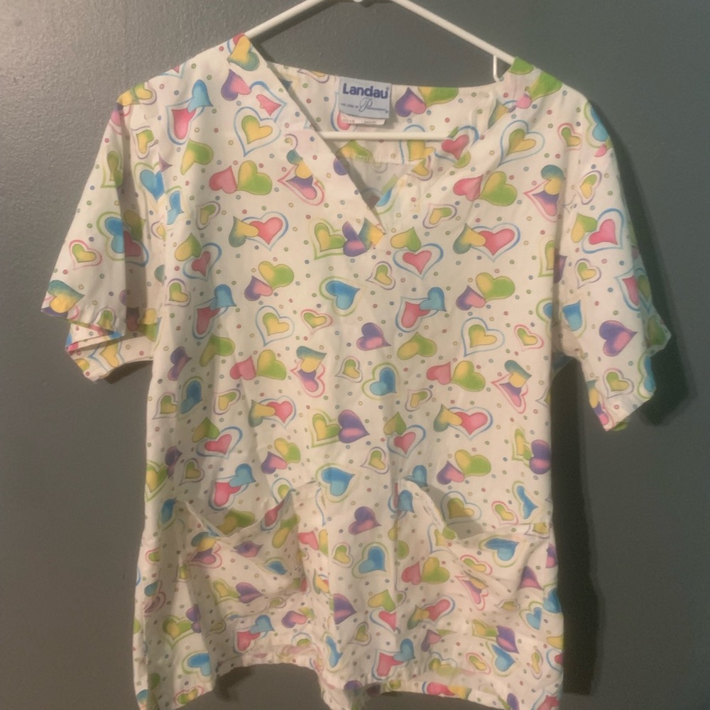 Heart-themed scrub top with two front pockets by Landau / Women's Medium